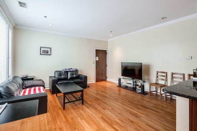 Foto del edificio - Luxury Condo in Fairmount Carriage House with PARKING!!