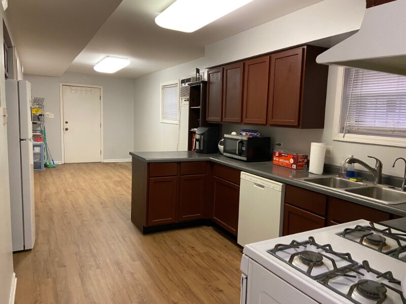 Primary Photo - 515 W 36th St