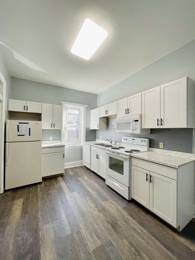 Building Photo - 33 Linden Ave