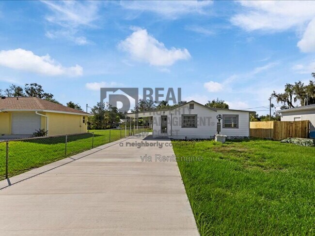 Foto del edificio - 8025 Roy Dr