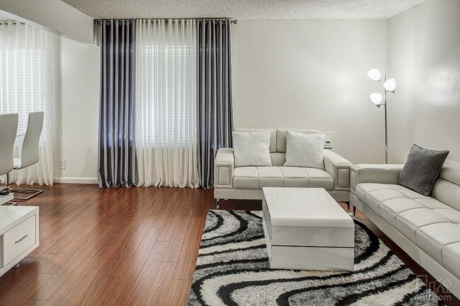 Building Photo - Creekside Apartments