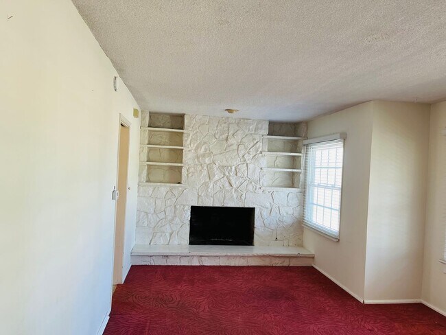 Building Photo - Charming 3 bedroom 2 bathroom house!