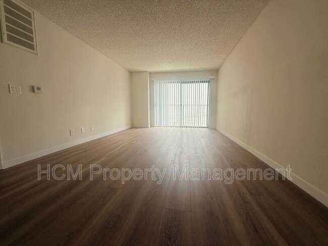Foto del edificio - 10418 Scoville Ave