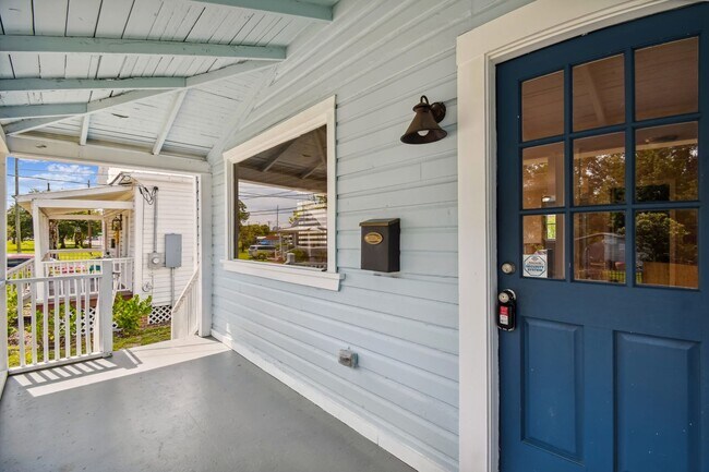 Foto del edificio - Historic Ybor City Bungalow!