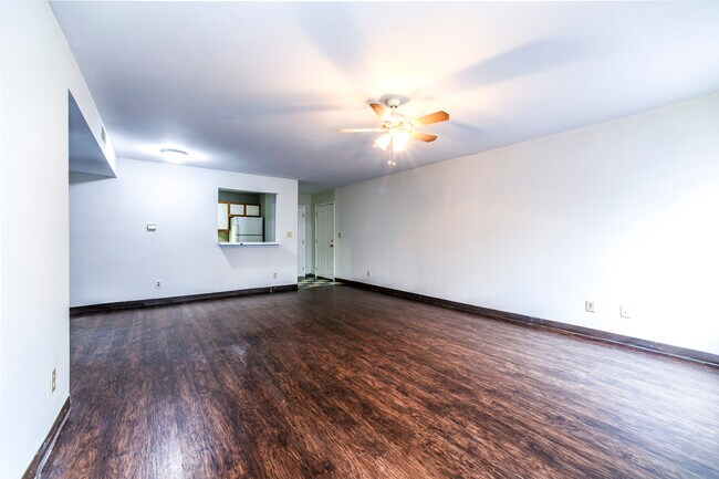 Building Photo - 152 W Lee St