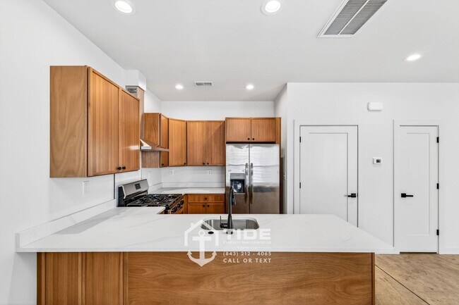 Foto del edificio - Modern Hanahan Living Near Park Circle
