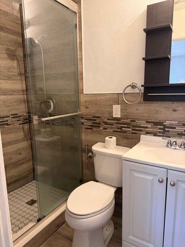 Building Photo - 6323 Ravinnia Dr