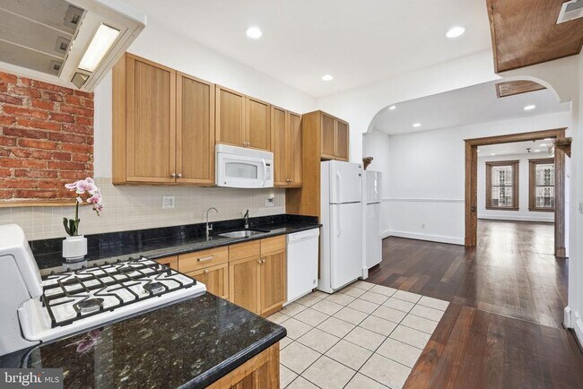 Foto del edificio - 1116 Monroe St NW