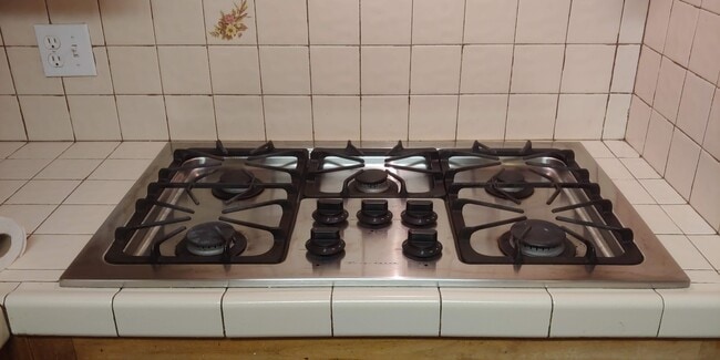Gas range top - 13177 Nicola Rd