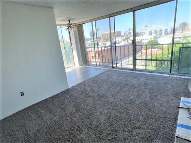 Foto del edificio - DOWNTOWN LONG BEACH 2BR/2BA CONDO ON 4TH F...