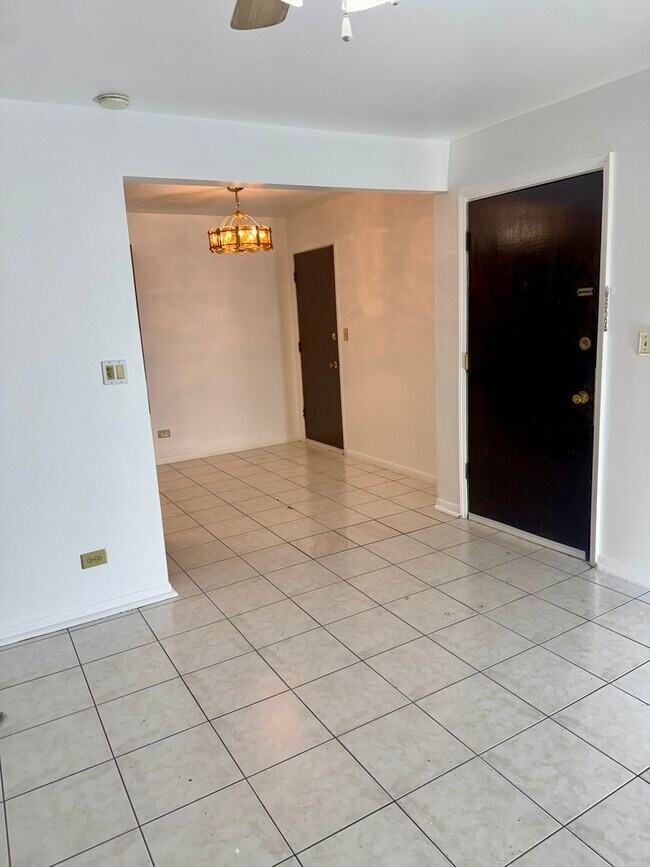 Foto del edificio - 255 E Oak St