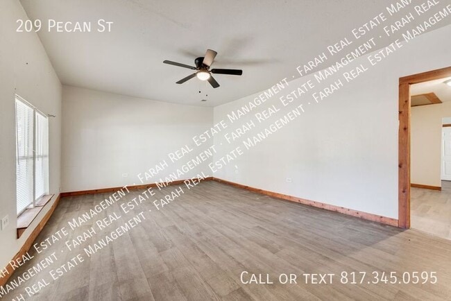 Building Photo - 209 Pecan St