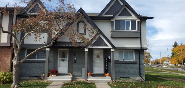 Photo du bâtiment - Briarfield Estates - North