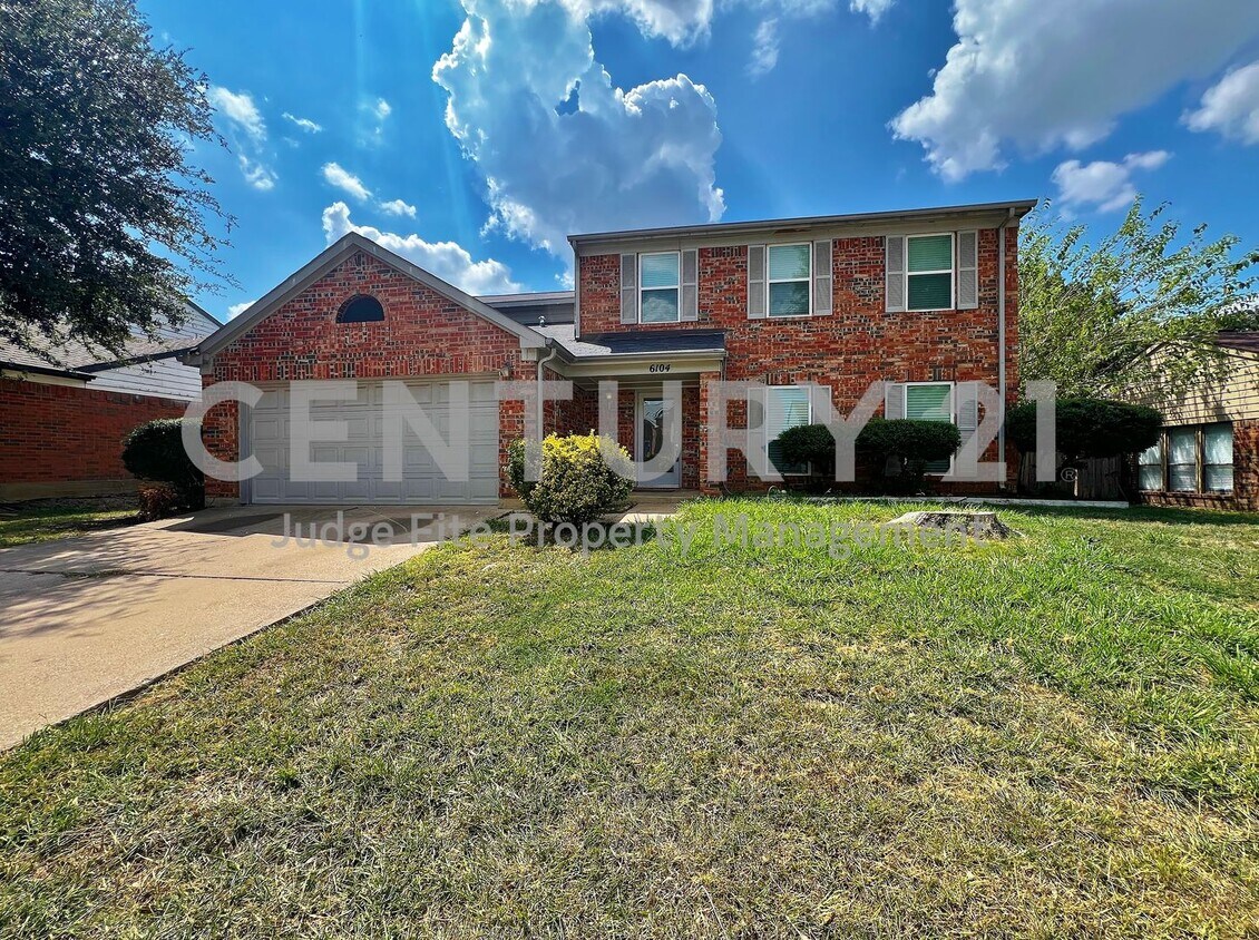 Primary Photo - Stunning 2-Story 4/2.5/2 With Fireplace In...