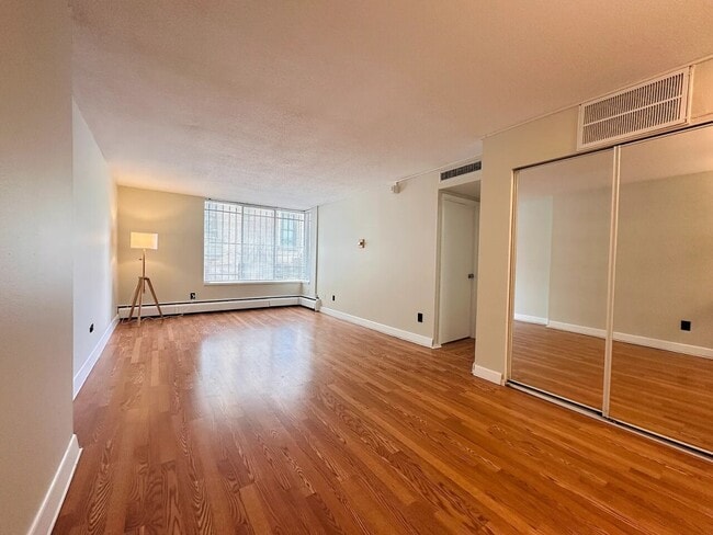 Building Photo - 1409 N Prospect Ave
