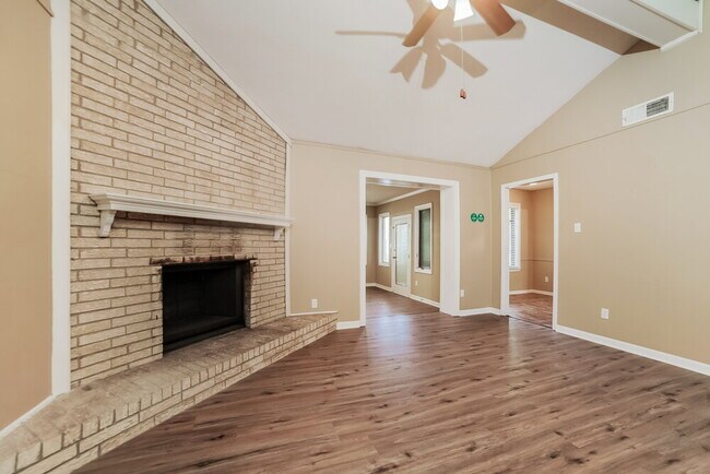 Foto del edificio - 5276 Kimbark Woods Dr