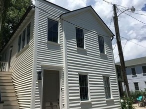 Building Photo - 16 Humphrey Ct