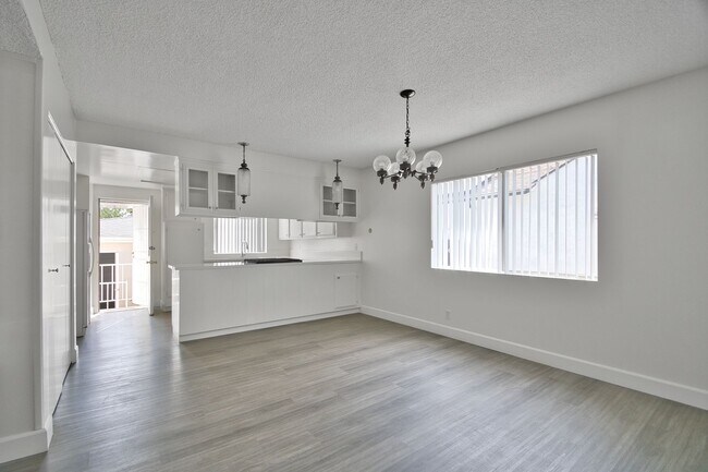 Foto del edificio - 7817 Emerson Ave