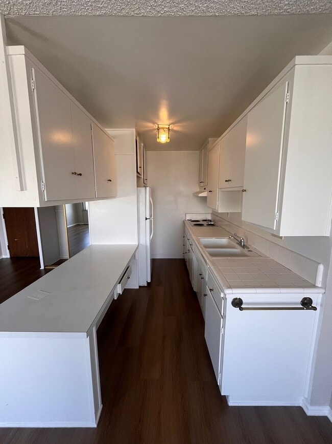 Building Photo - 1 Bedroom/1Bath Located in Downtown Long B...