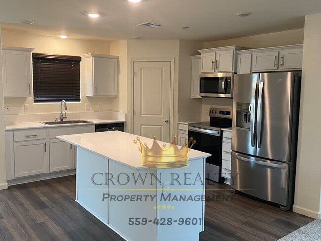 Building Photo - 2244 Samuel St