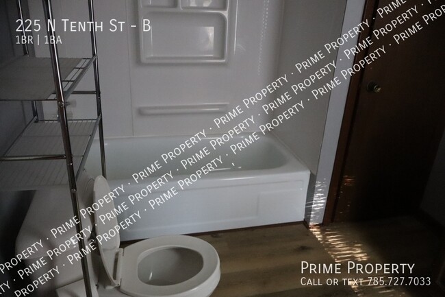 Foto del edificio - 225 N Tenth St-B