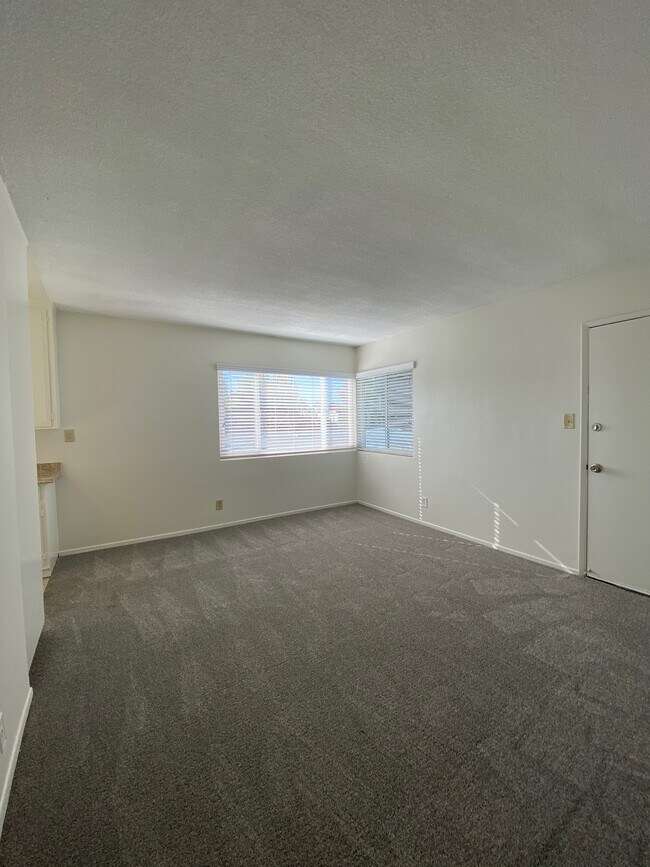 Building Photo - 635 Coronado Ave