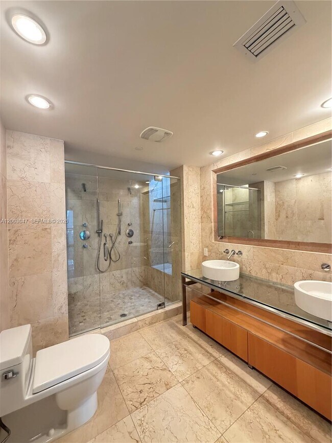 Foto del edificio - 6000 Collins Ave