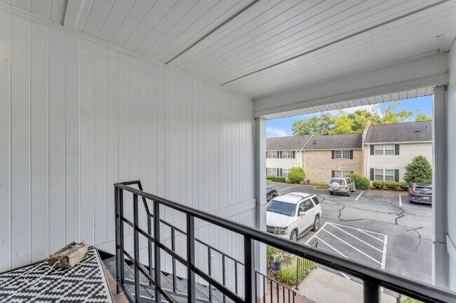Building Photo - Beautiful 2-Bed, 2-Bath Condo with Elegant...