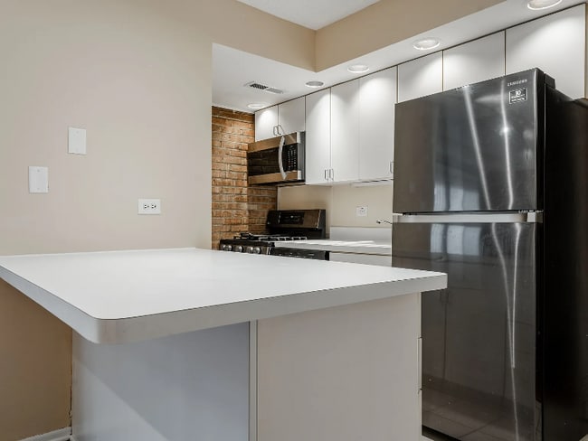 Foto del edificio - 713 W Diversey Pkwy