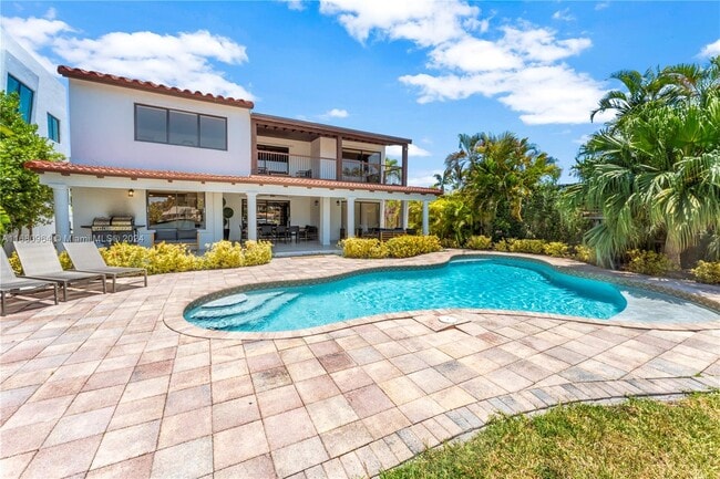 7536 W Treasure Dr