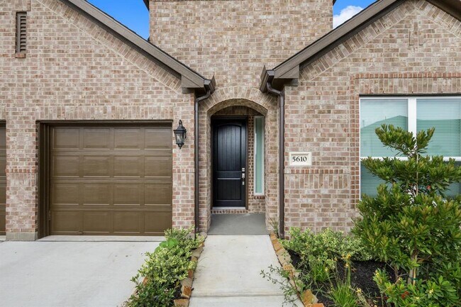 Foto del edificio - 5610 Shore Terrace Ln