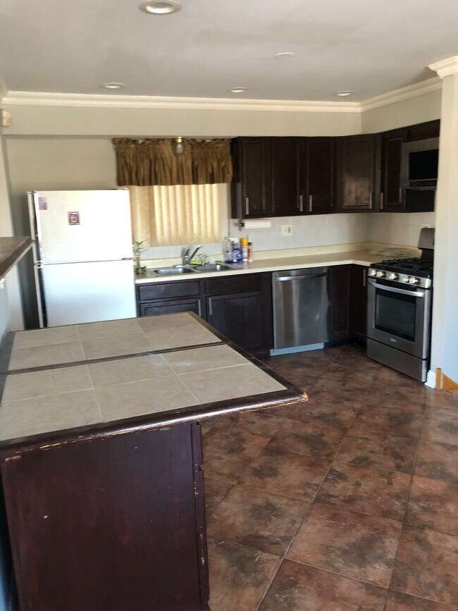 Building Photo - 4826 S Lorel Ave
