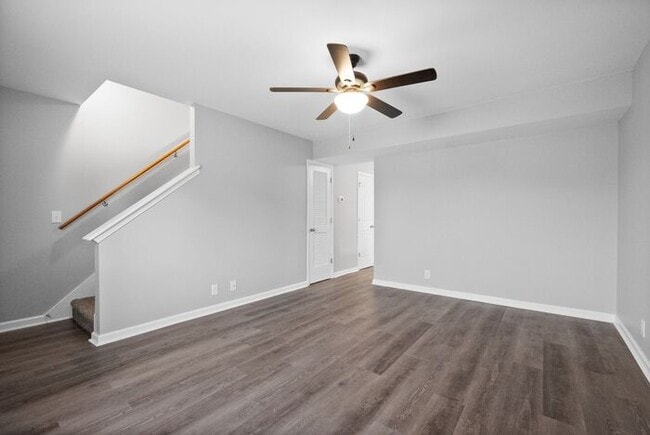 Building Photo - Gorgeous Recently Renovated Townhome just ...