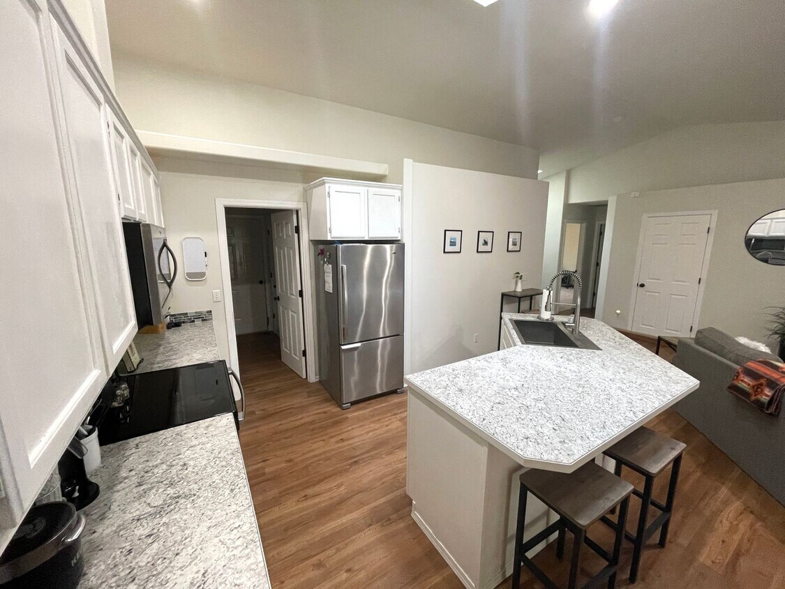 Primary Photo - Remodeled 3-Bedroom Duplex Home in North G...