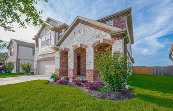 Building Photo - 5815 Texas Sage Dr