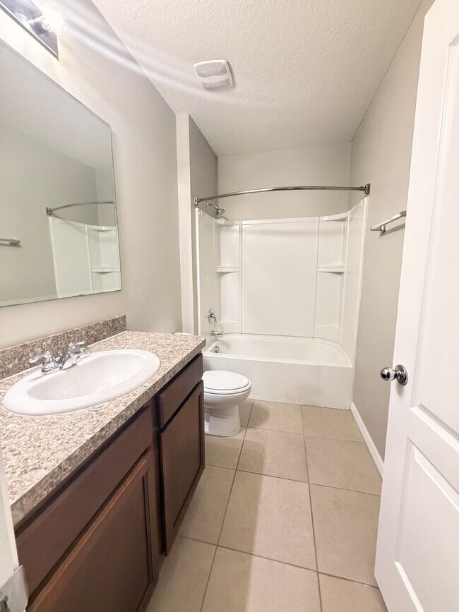 Foto del edificio - 4 Bedroom, 2 bathroom, spacious home in Winter Haven ...