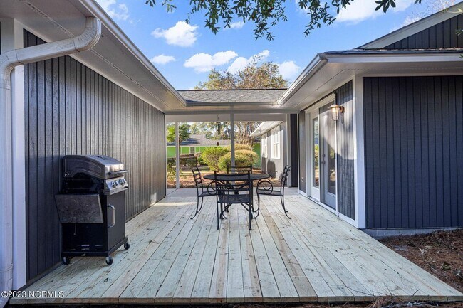 Foto del edificio - 6203 Baywood Dr