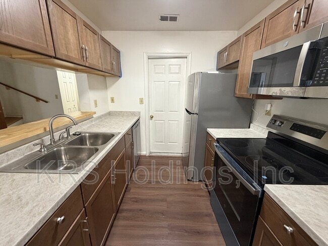 Foto del edificio - 1222 Corkwood Cir
