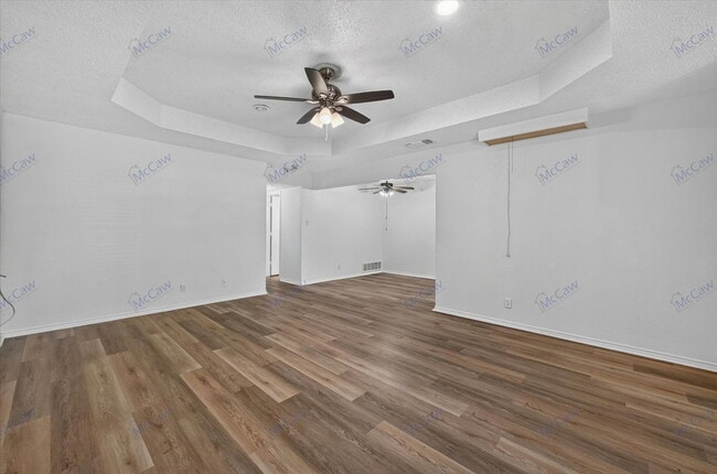 Building Photo - 6706 S Creek Dr