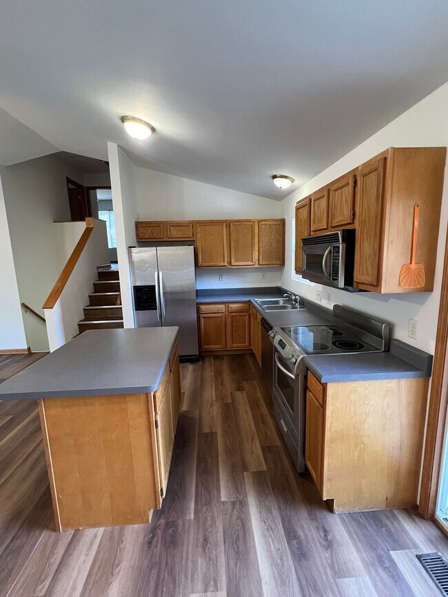 Building Photo - Charming Tri-level In Bristol - Lake George