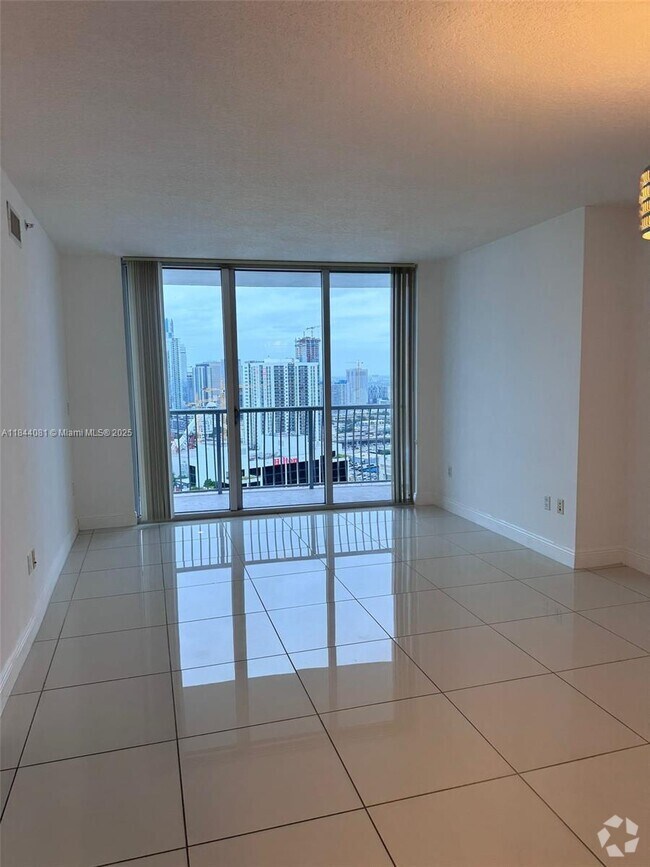 Building Photo - 1750 N Bayshore Dr