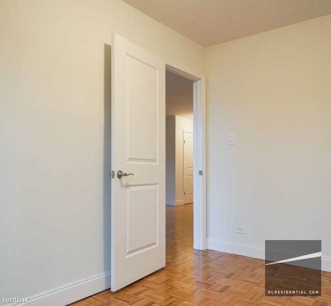 Building Photo - 392 Saint Johns Pl