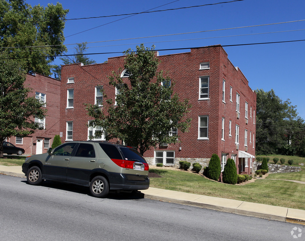 Primary Photo - Cork Street Apartments