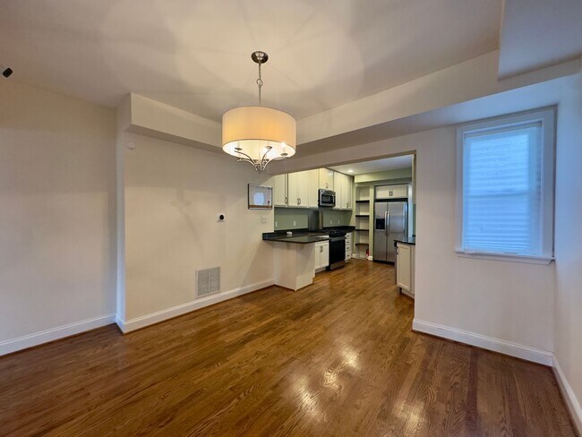 Building Photo - Spacious 2-Bedroom Home with Modern Amenit...
