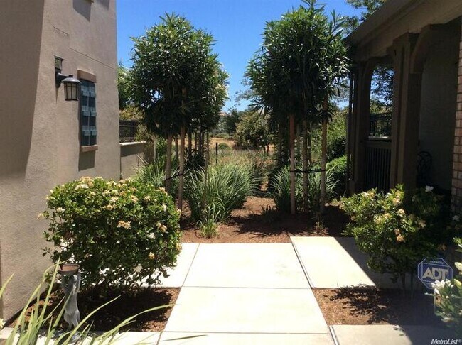 Building Photo - Mountain House 2 Bedroom 2 Bath Townhome