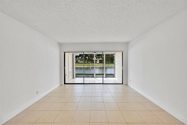 Foto del edificio - 2297 SW 15th St