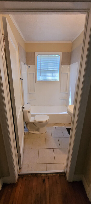Primary Photo - 421 E Ridgeway St
