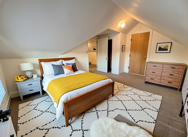 Building Photo - 519-5195 S Market St