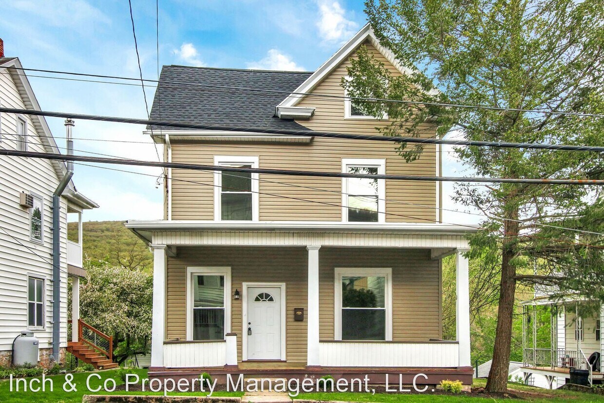 Primary Photo - 4 br, 1.5 bath House - 250 E Market Street