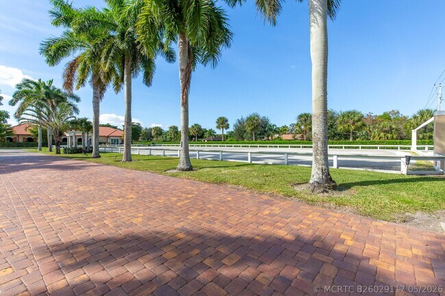 Foto del edificio - 14943 Paddock Dr